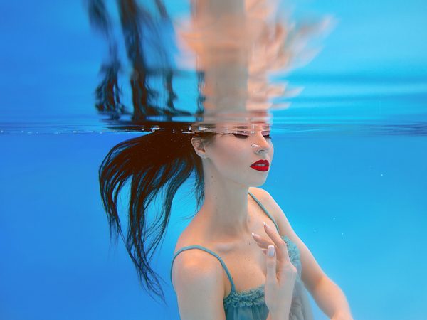 《爱丽丝在水下乐园》伊洛娜水下,摄影:Kateryna Mostova