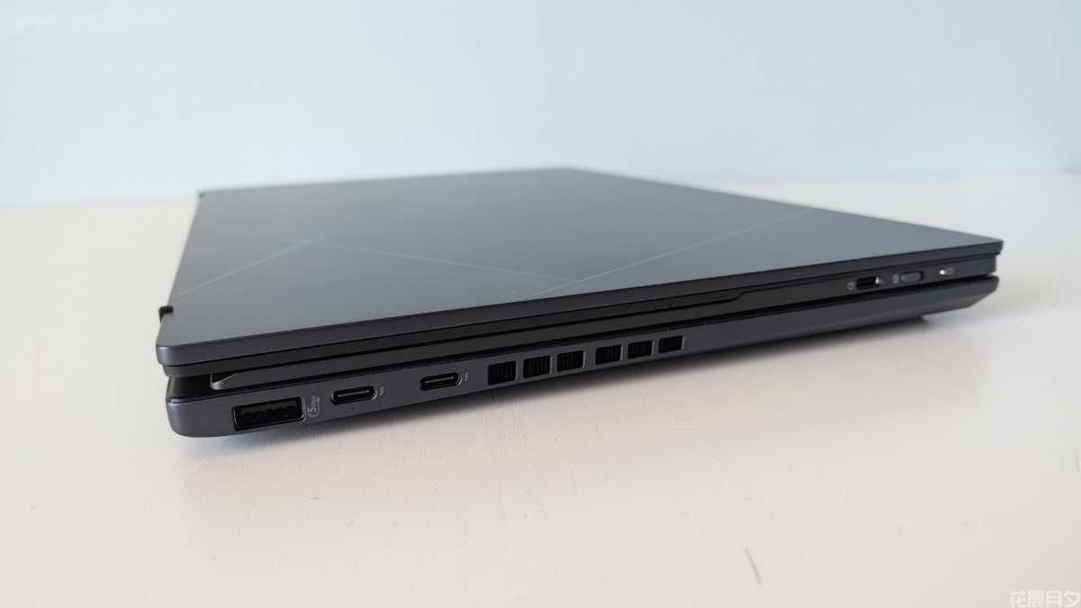 华硕 Zenbook Duo 2024 hopfälld