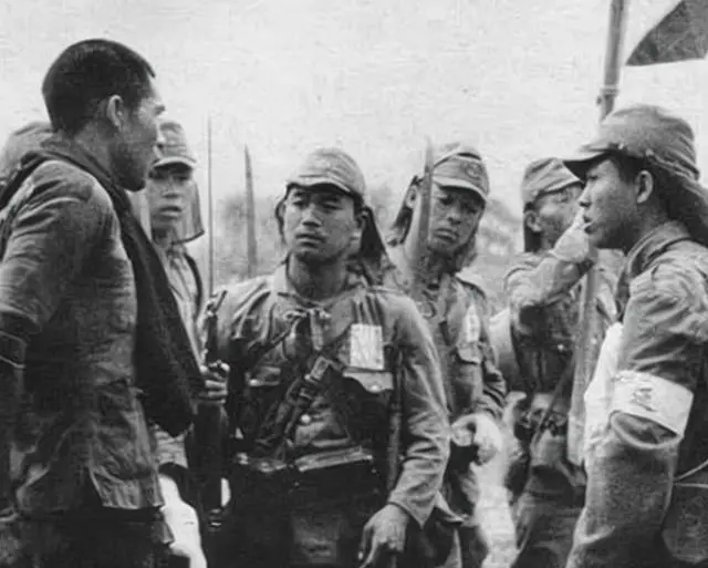 递交投降书的日本人_投降判刑_