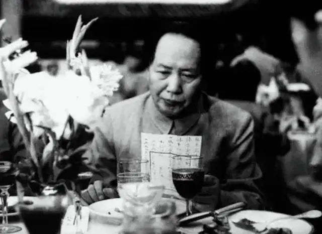 贺老总战功卓著，毛主席为何不让他去部队，反而让他去管体育？_贺老总战功卓著，毛主席为何不让他去部队，反而让他去管体育？_