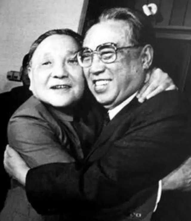 _邓小平退位后破例去见了一位老熟人，见面前向中央提出了3个要求_邓小平退位后破例去见了一位老熟人，见面前向中央提出了3个要求
