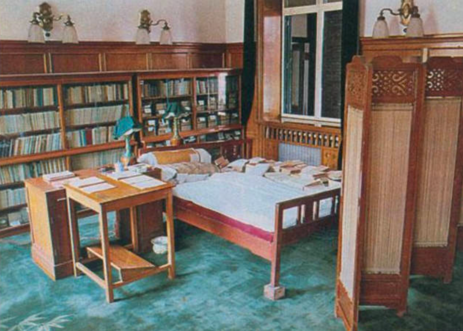 中南海为何不挂“中央人民政府”牌匾?周总理反对,伟人指出缘由__中南海为何不挂“中央人民政府”牌匾?周总理反对,伟人指出缘由