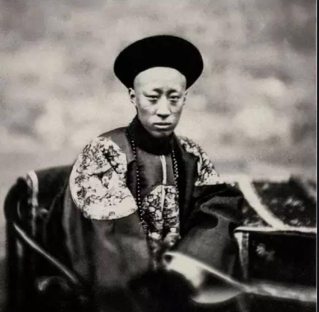 恭亲王向咸丰帝报告了花园被毁_咸丰和恭亲王争皇位_