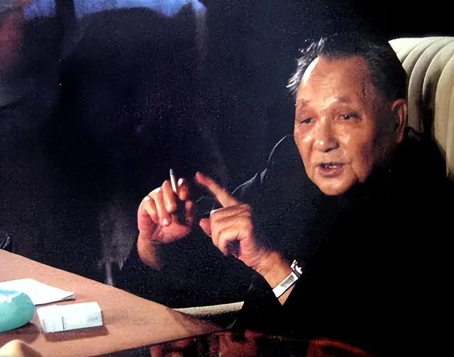 _85年百万大裁军，邓小平提出从“头”开始，说：得罪人的事交给我_85年百万大裁军，邓小平提出从“头”开始，说：得罪人的事交给我