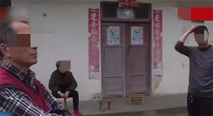 77岁拾荒老人养女__国外子女赡养老人吗