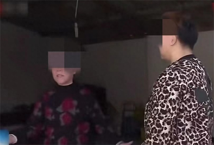 _77岁拾荒老人养女_国外子女赡养老人吗