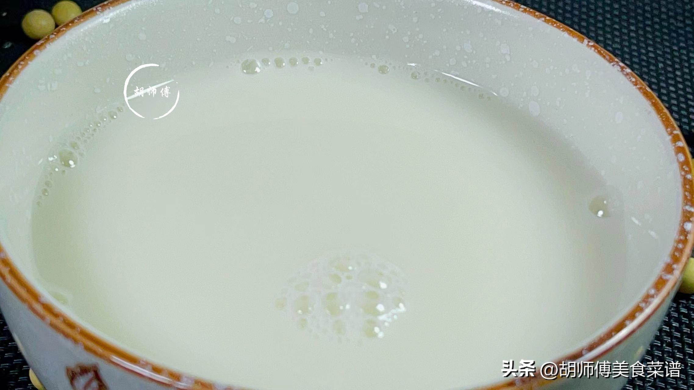 黄豆打出来的豆浆__打豆浆泡的黄豆水要倒掉吗