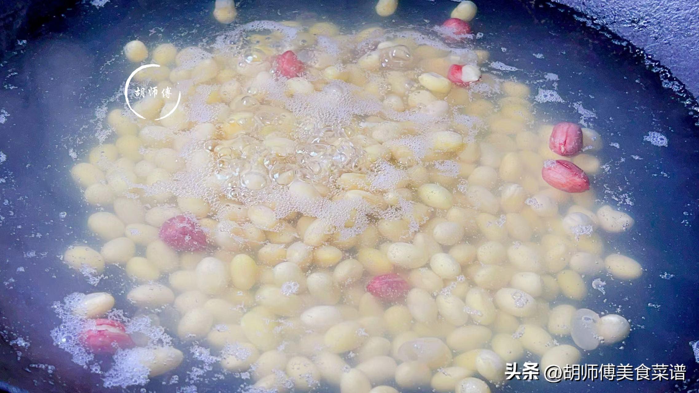 _黄豆打出来的豆浆_打豆浆泡的黄豆水要倒掉吗