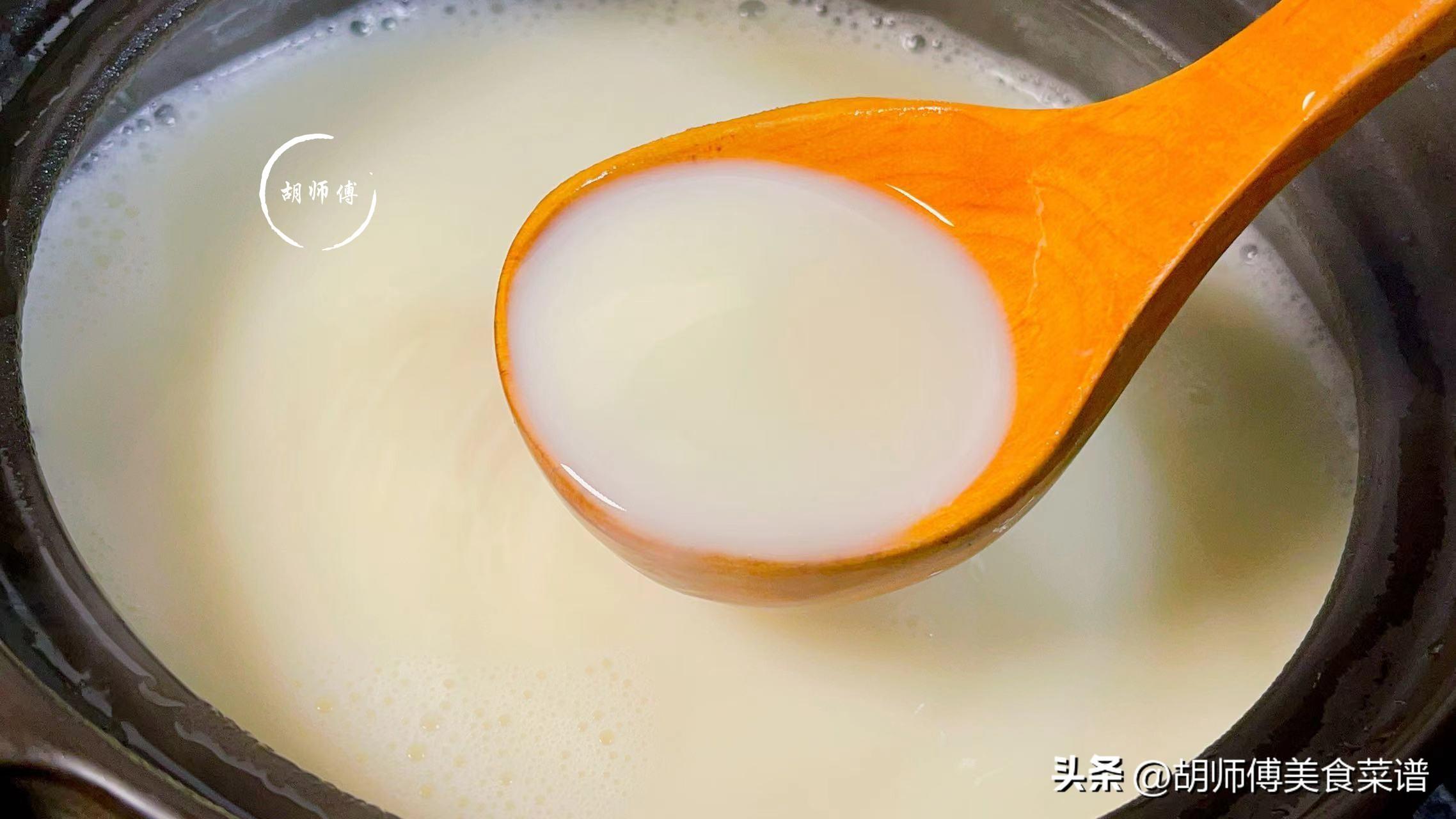 黄豆打出来的豆浆__打豆浆泡的黄豆水要倒掉吗