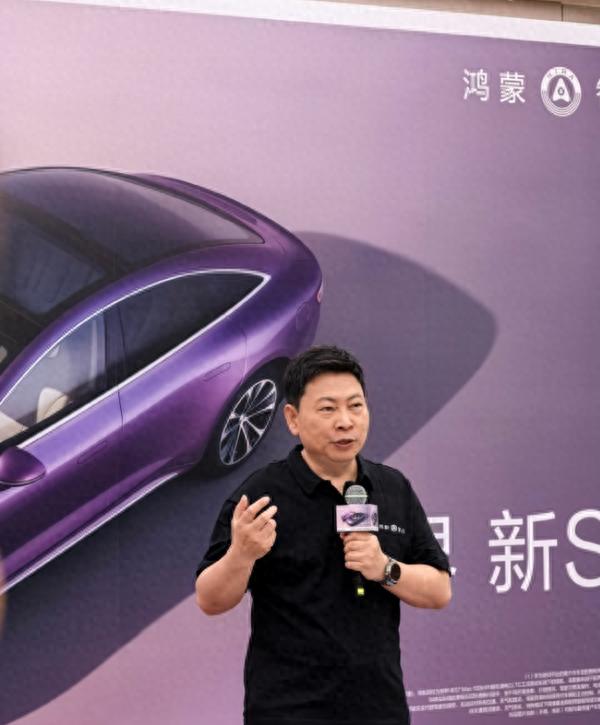 智界新S7开启大规模交付 余承东为首批车主交付新车_智界新S7开启大规模交付 余承东为首批车主交付新车_