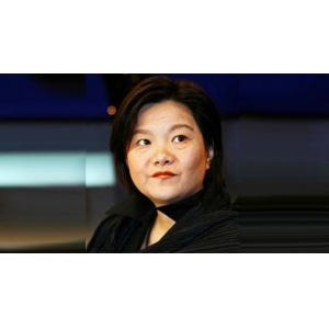 京圈女大佬洪晃：从名媛到媒体人，叛逆人生的传奇之旅